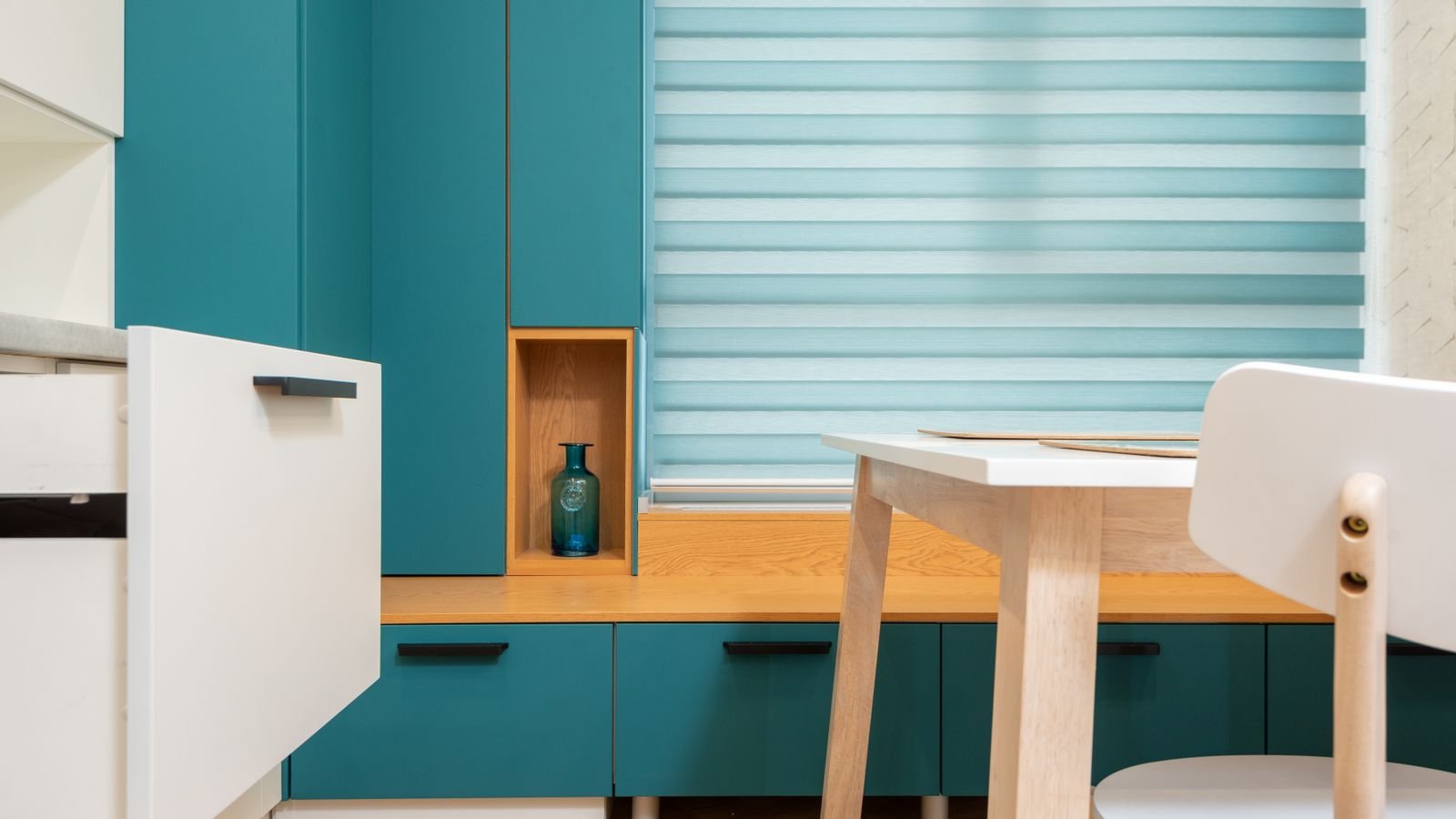 Window blind above the worktop in a bright kitchen